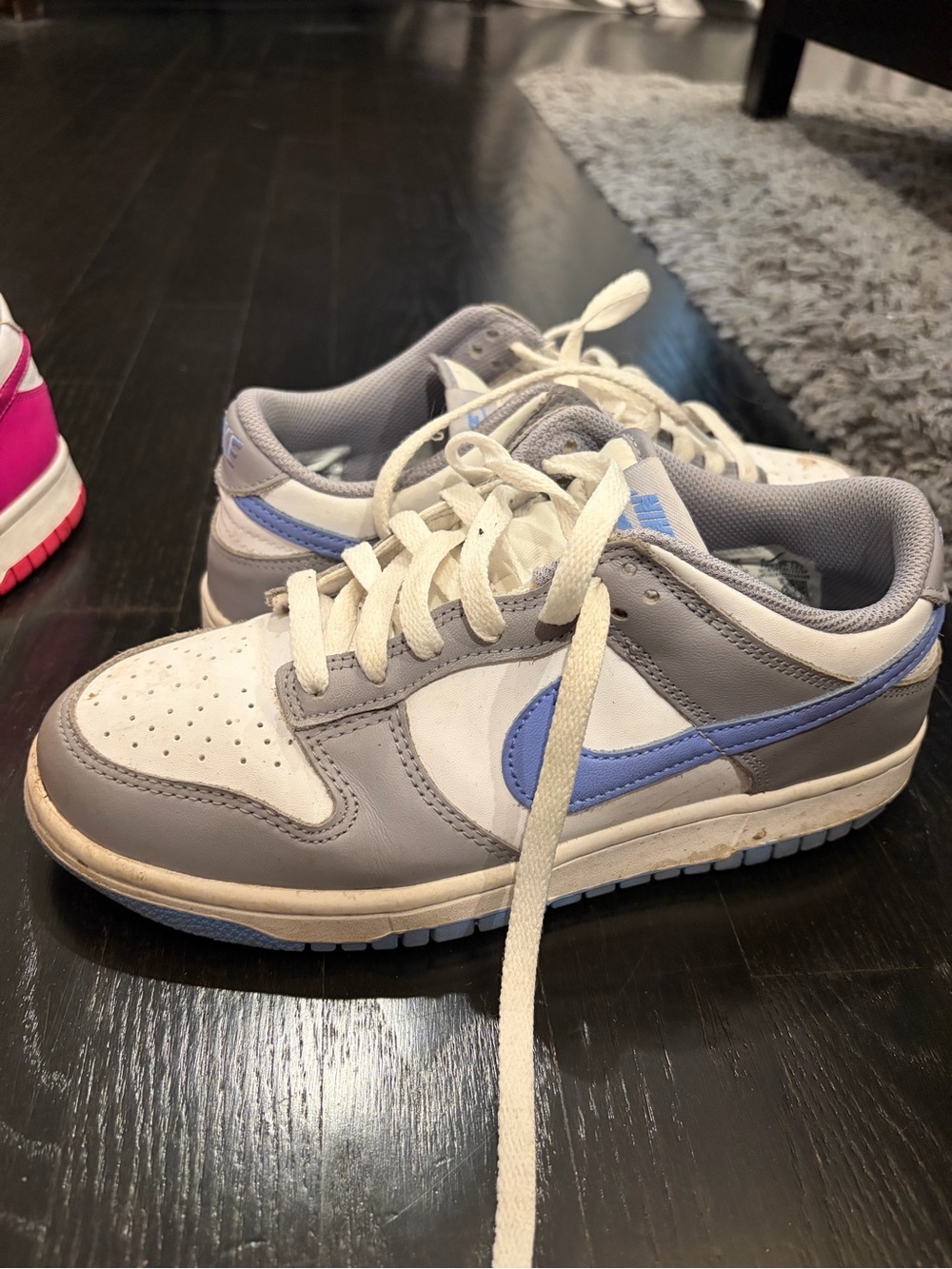 Nike Kids Low-Top Sneakers in Gray, White and Periwinkle